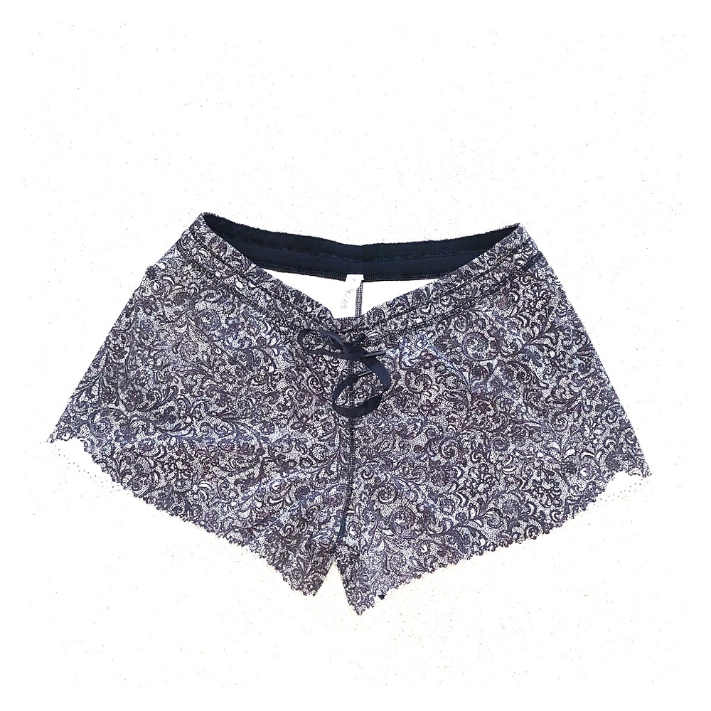 Lululemon Scalloped Edge Shorts